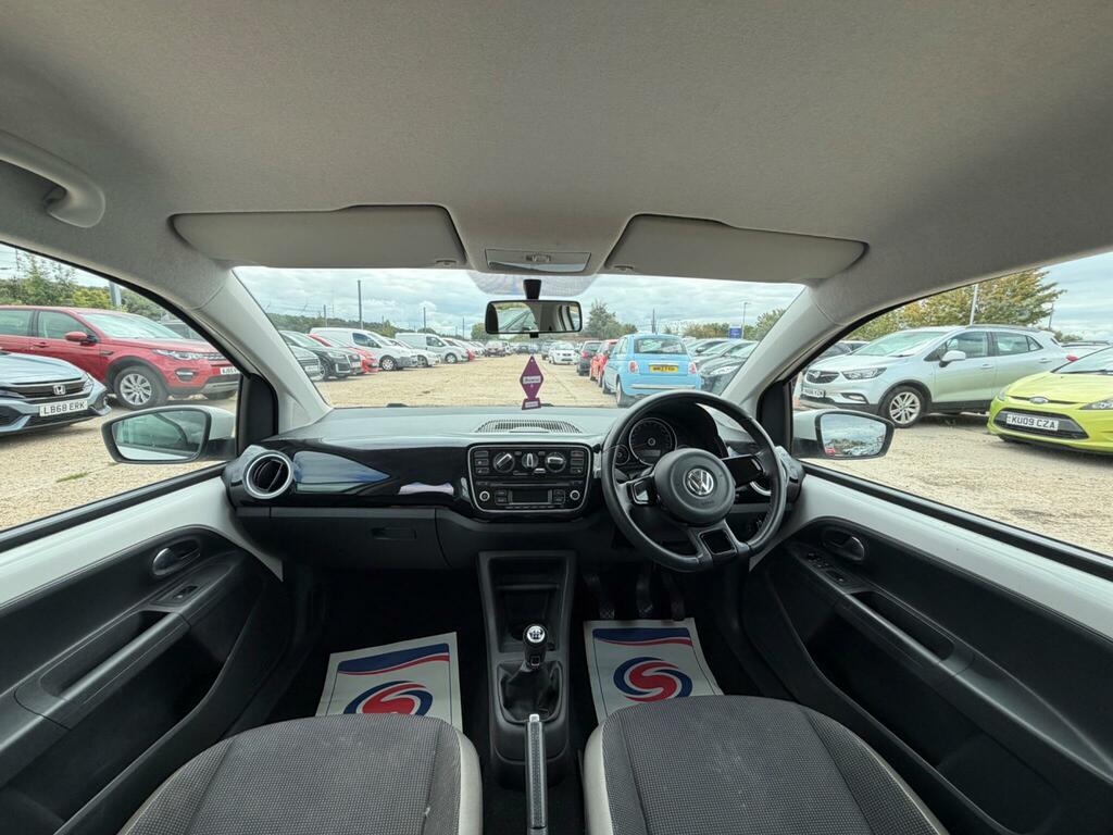 Volkswagen Up 1.0 High Up 74 Bhp White #26