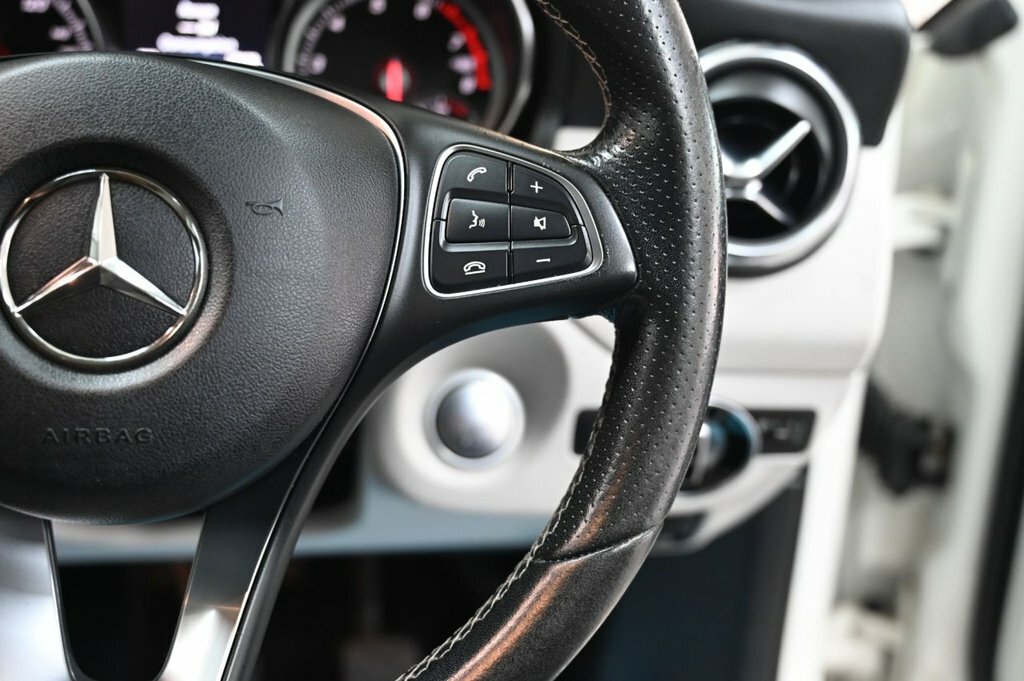 Mercedes-Benz GLA Class Gla 200 D Grey #26