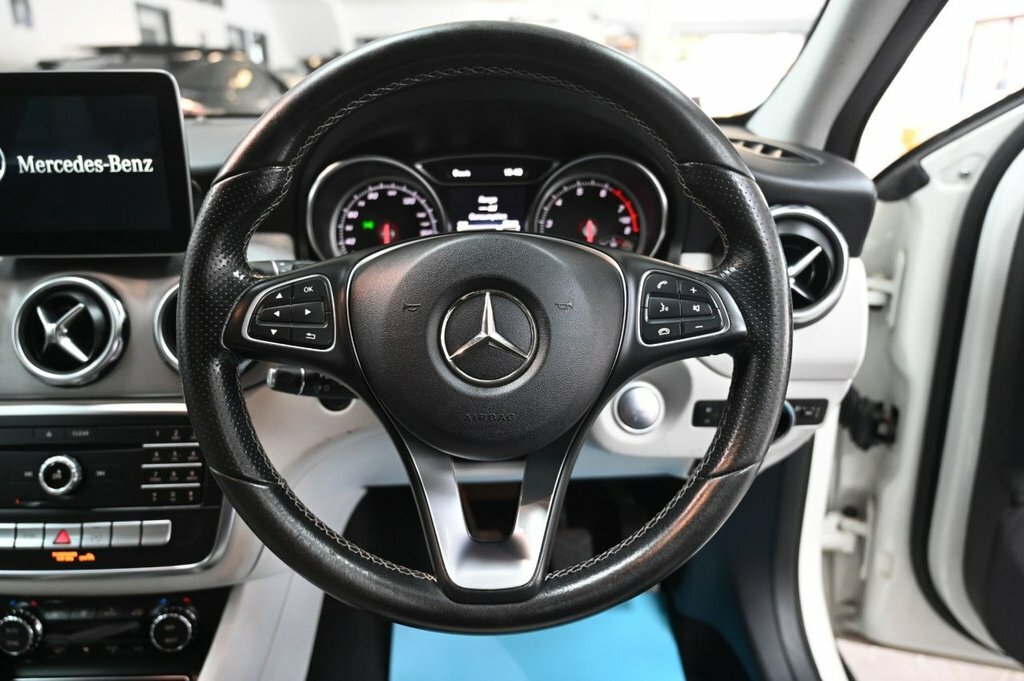 Mercedes-Benz GLA Class Gla 200 D Grey #24