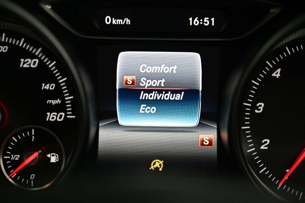 Mercedes-Benz GLA Class Gla 200 D Grey #16