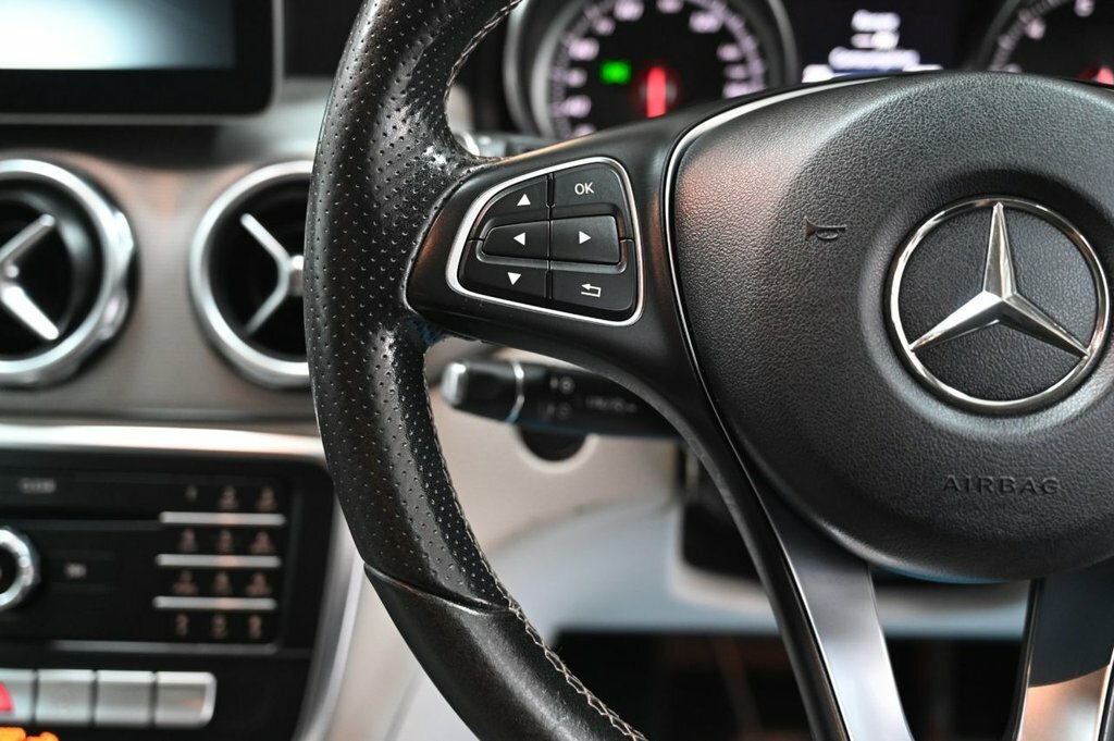Mercedes-Benz GLA Class Gla 200 D Grey #25
