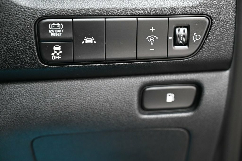 Kia Niro Suv White #22