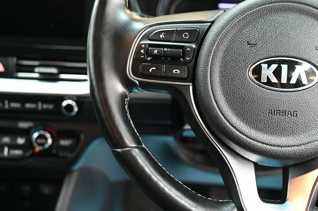 Kia Niro Suv White #27