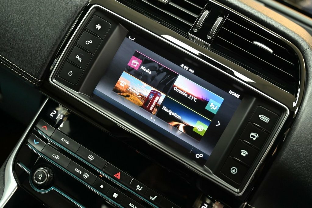 Jaguar XE 2L R-sport Black #3