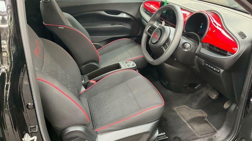Fiat 500E Icon Black #10