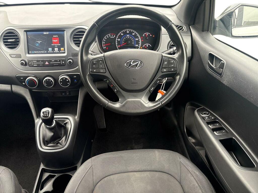 Hyundai I10 Hatchback White #12