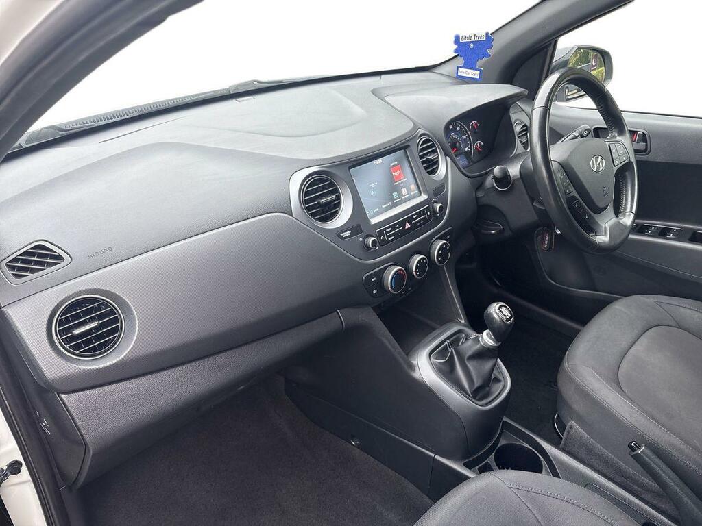 Hyundai I10 Hatchback White #15