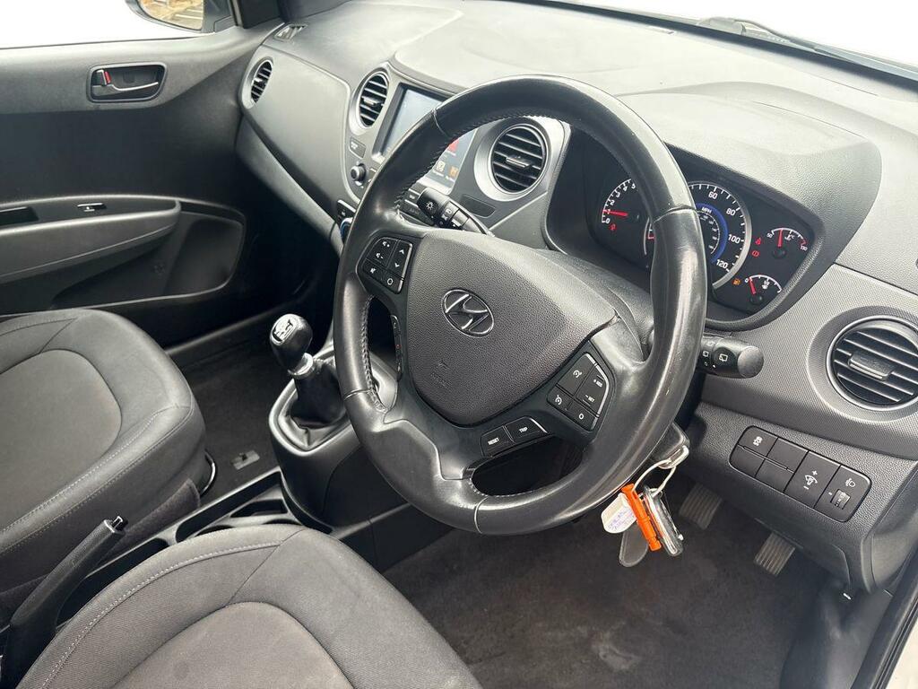 Hyundai I10 Hatchback White #10