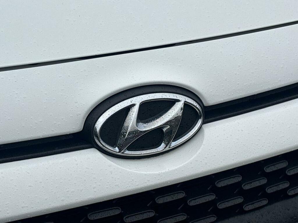 Hyundai I10 Hatchback White #21