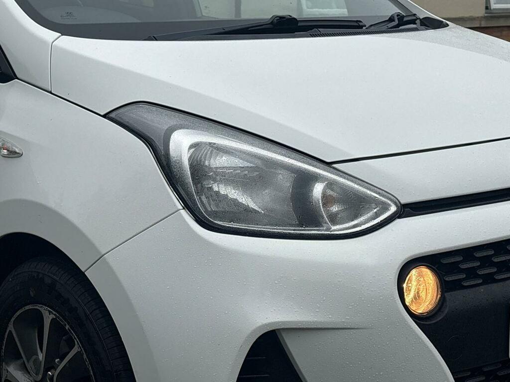 Hyundai I10 Hatchback White #22