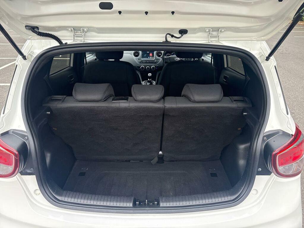 Hyundai I10 Hatchback White #18