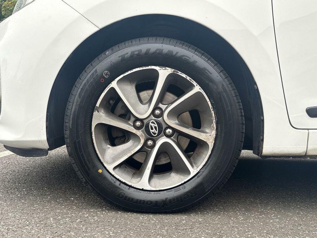 Hyundai I10 Hatchback White #9