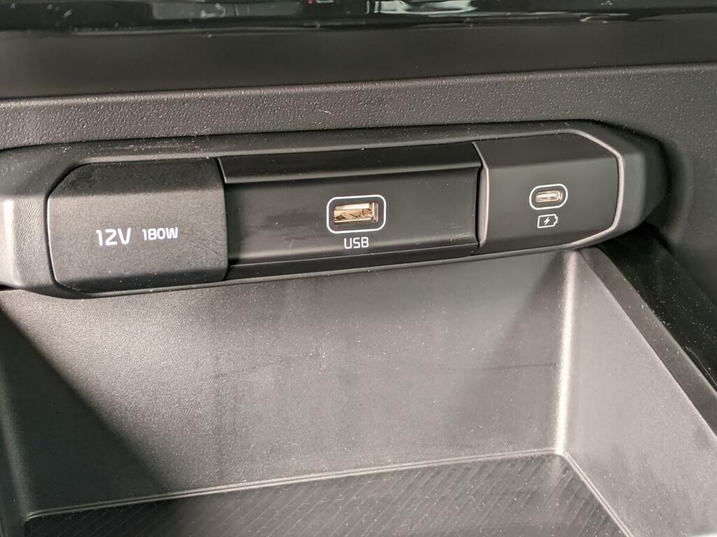 Kia Niro Evolve 1.6 Self Charging Hybrid Black #25