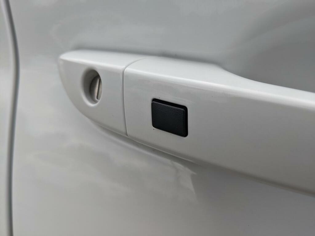 Hyundai Kona Ultimate White #31