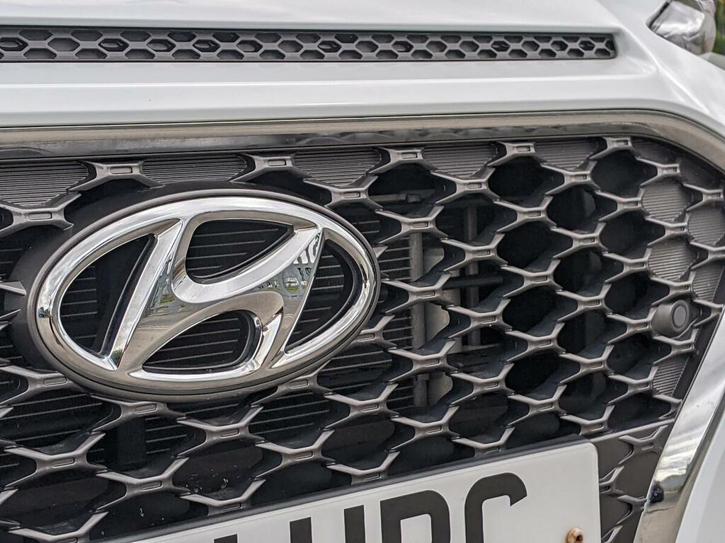 Hyundai Kona Ultimate White #32