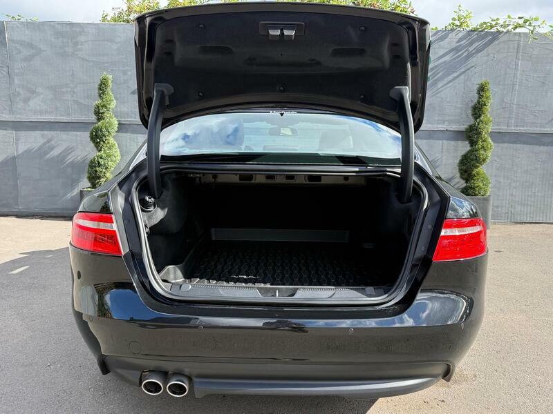 Jaguar XE Black #9