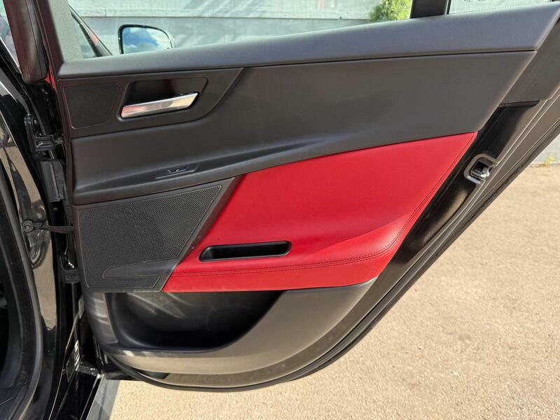 Jaguar XE Black #38