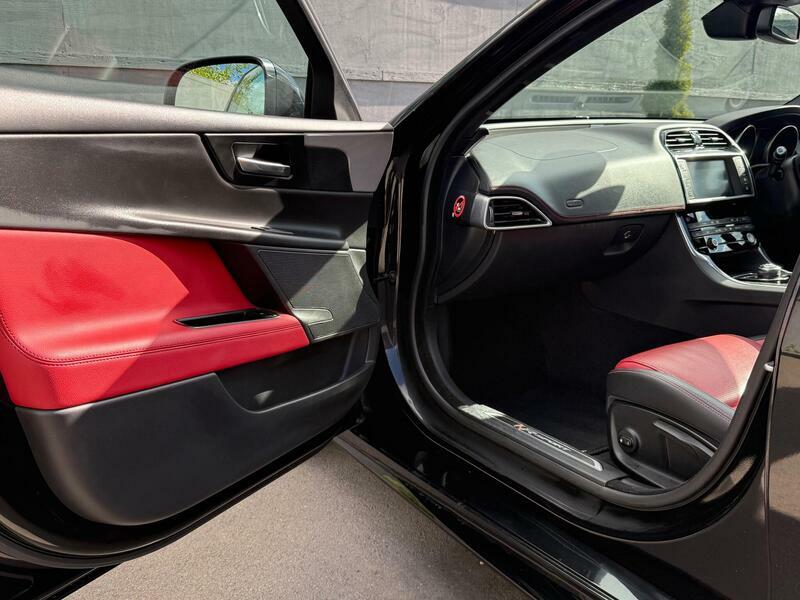 Jaguar XE Black #15