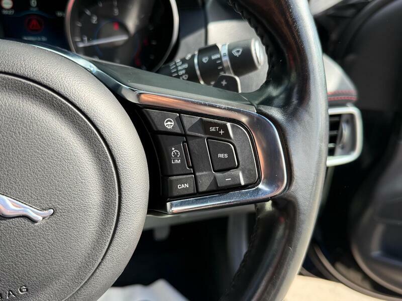 Jaguar XE Black #40