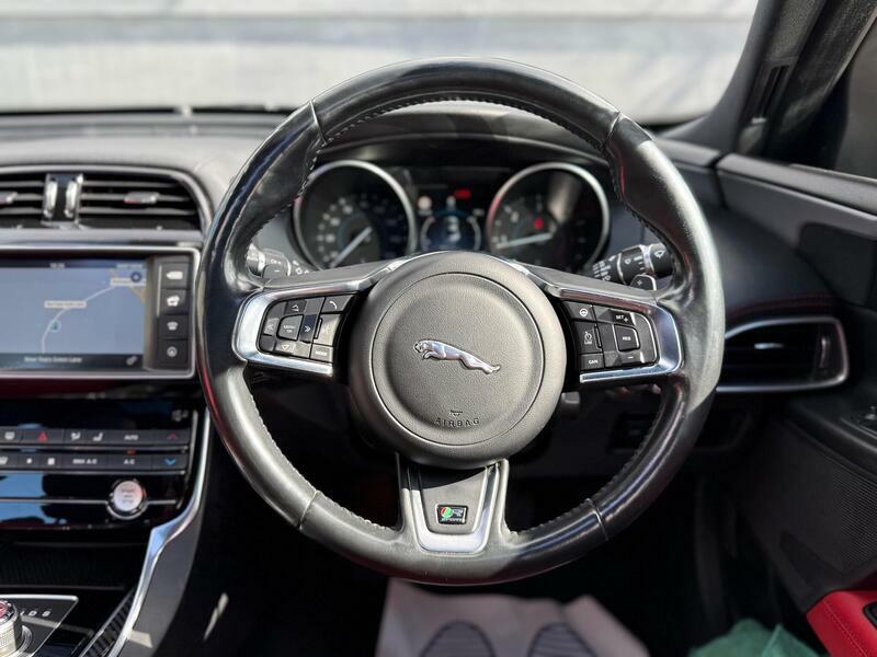 Jaguar XE Black #39