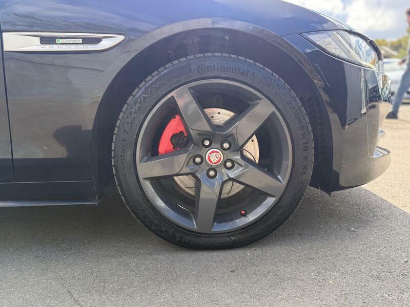 Jaguar XE Black #37