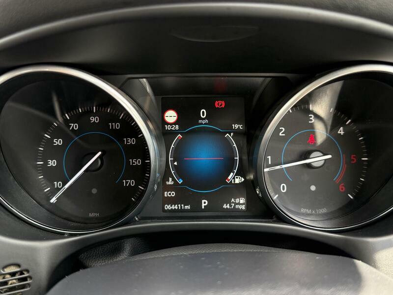 Jaguar XE Black #57
