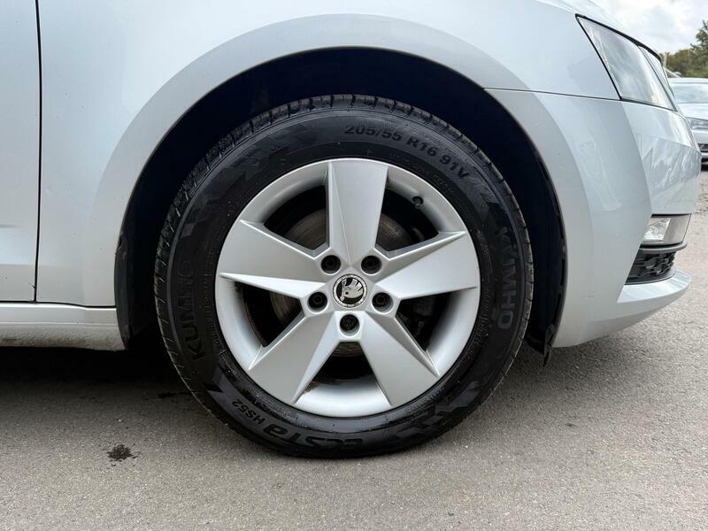 Skoda Octavia Octavia Se Technology Tdi White #38