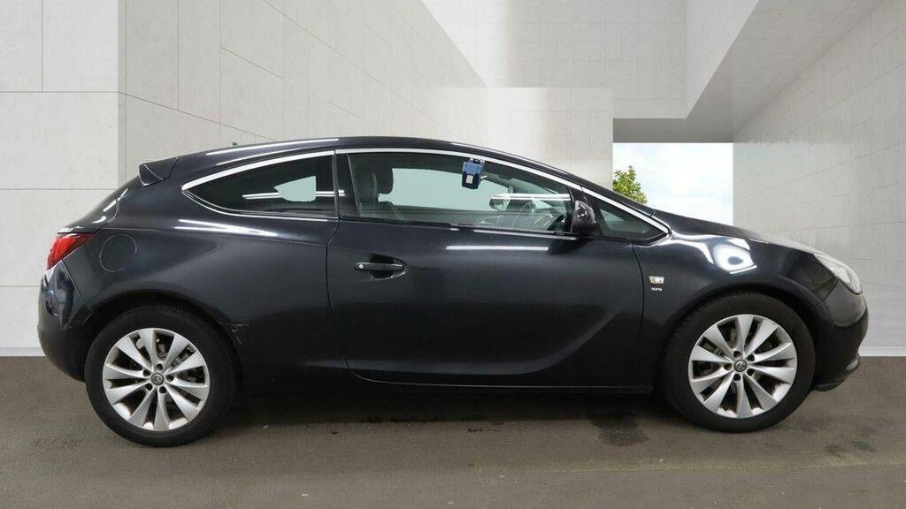 Vauxhall Astra GTC 2.0 Cdti Sri Euro 5 Black #4