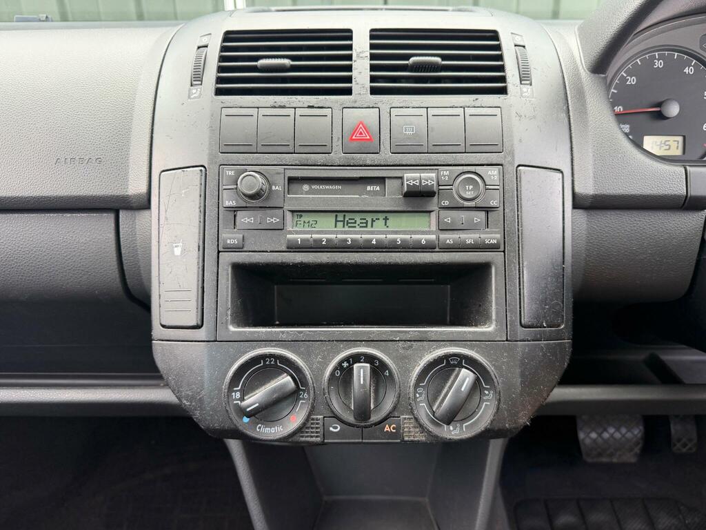 Volkswagen Polo Hatchback 1.2 E 2002 Black #17