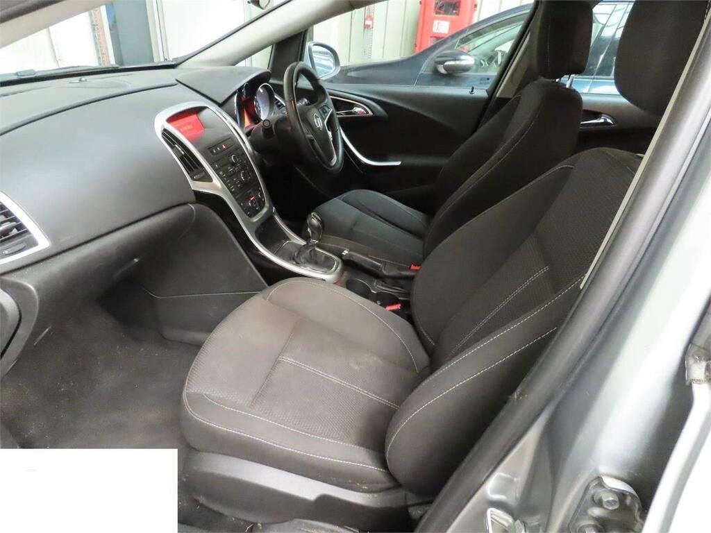 Vauxhall Astra 1.4I 16V Energy Red #2