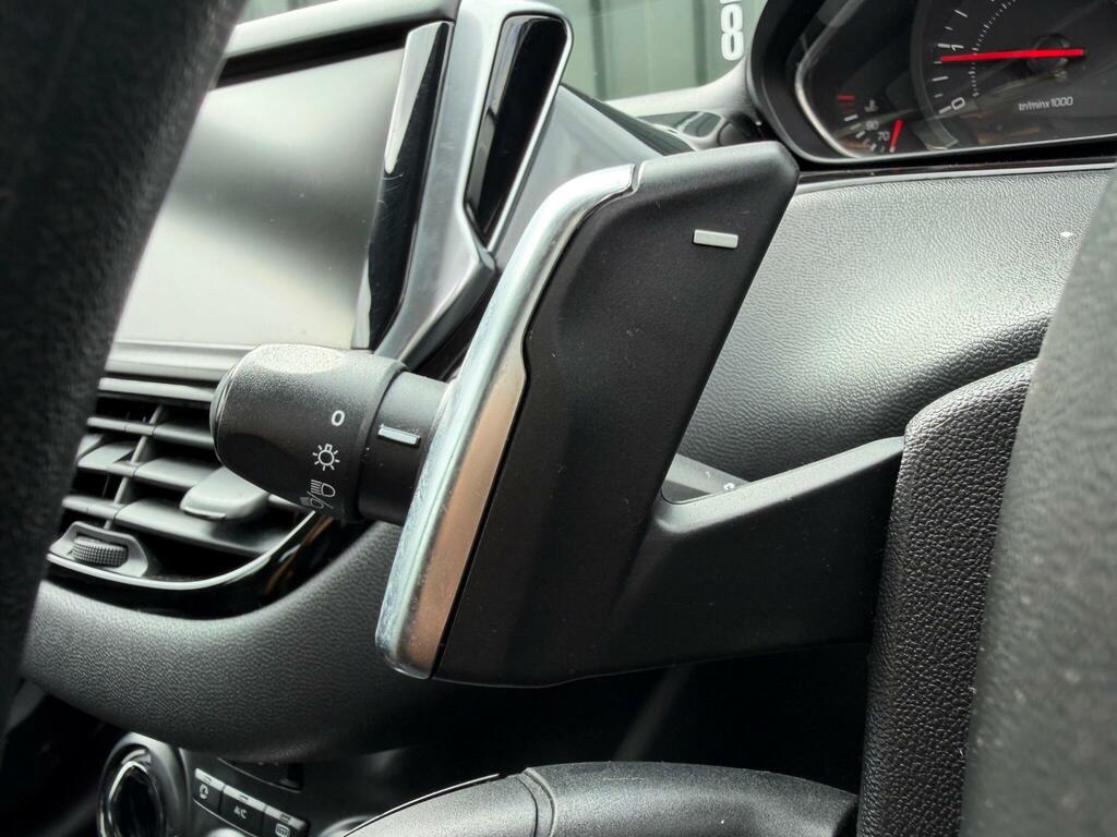 Peugeot 208 1.2 Vti Access White #22