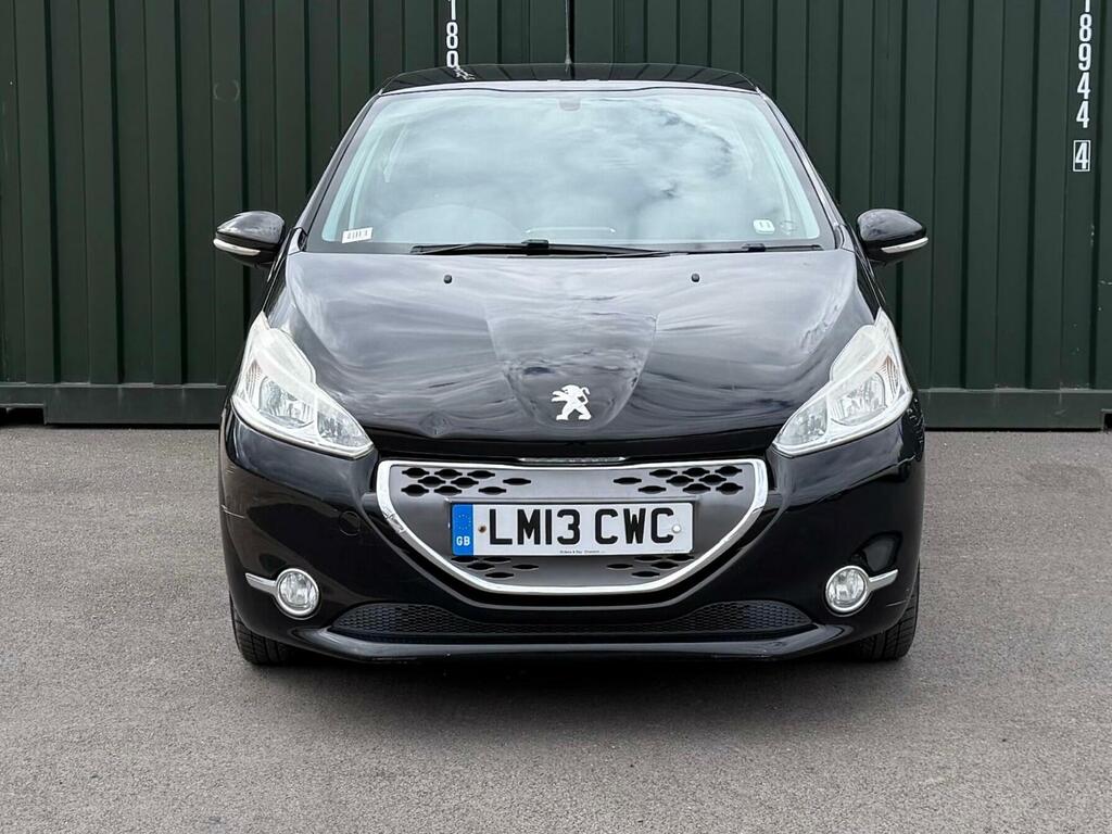 Peugeot 208 Active Black #2