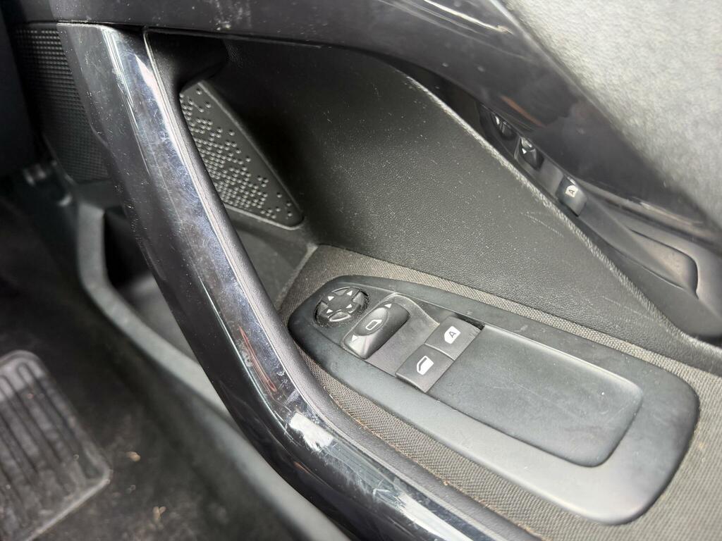 Peugeot 208 1.2 Vti Access White #24
