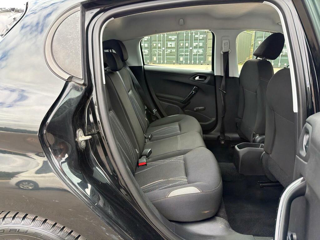 Peugeot 208 1.2 Vti Access White #9
