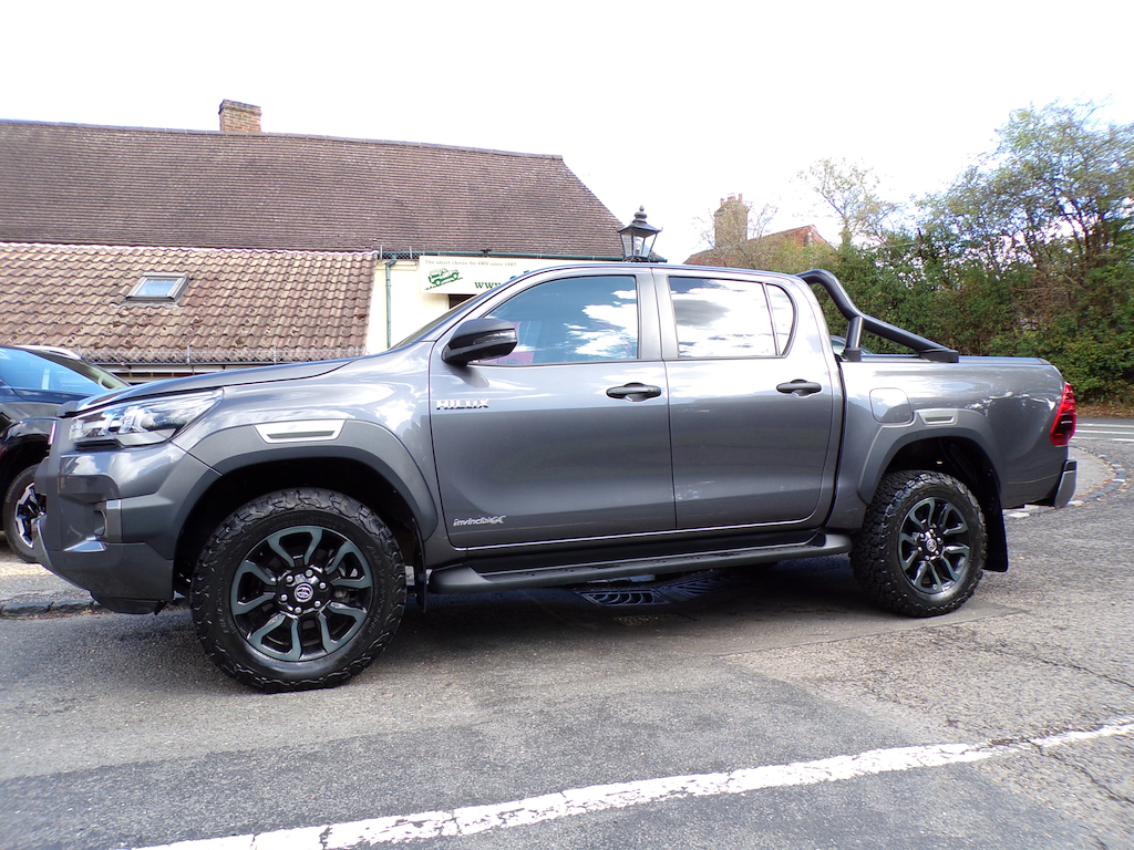 Toyota HILUX 2.8 D-4d Invincible X Pickup Double Cab Grey #2