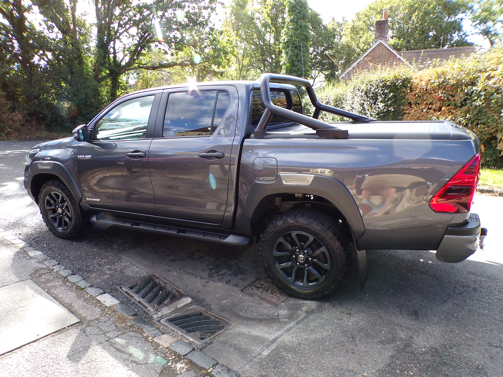 Toyota HILUX 2.8 D-4d Invincible X Pickup Double Cab Grey #3