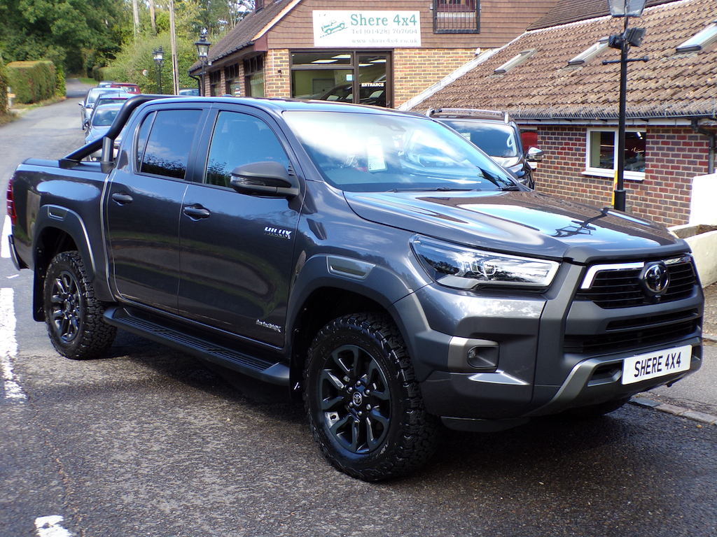 Toyota HILUX 2.8 D-4d Invincible X Pickup Double Cab Grey