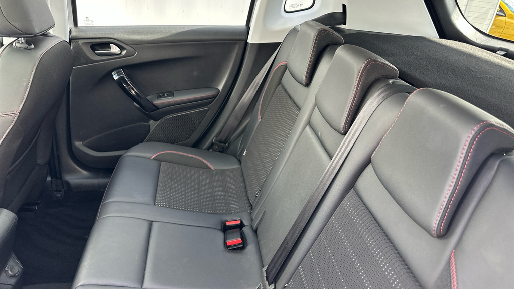 Peugeot 2008 2008 Active Black #8