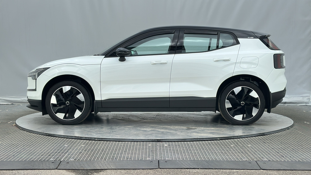 Volvo EX30 Single Motor Extended Range 69Kwh Plus Suv Ele White #5