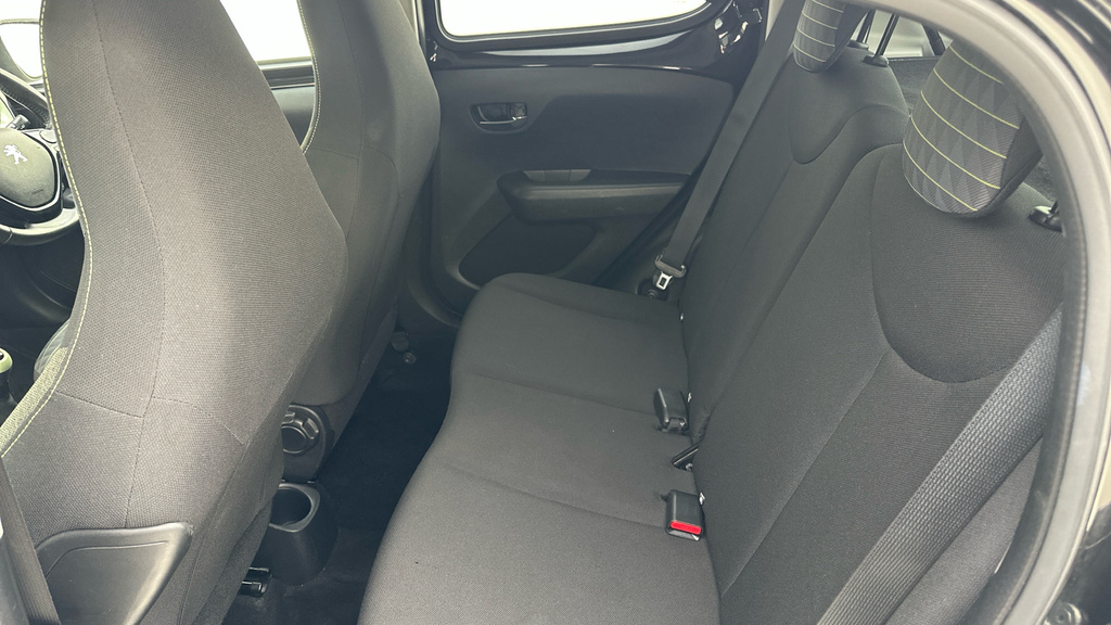 Peugeot 108 108 Active Red #8