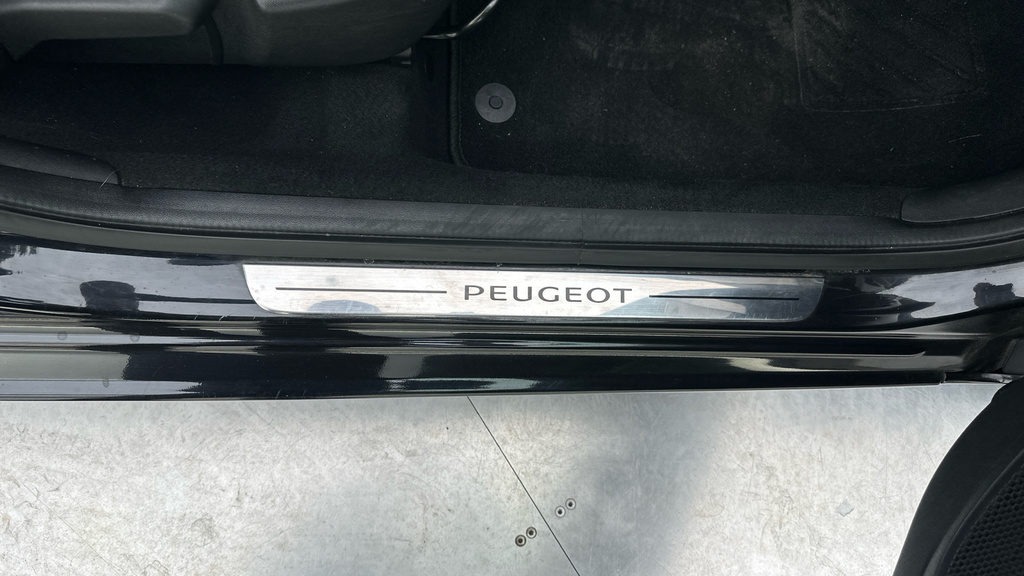 Peugeot 108 108 Active Red #61