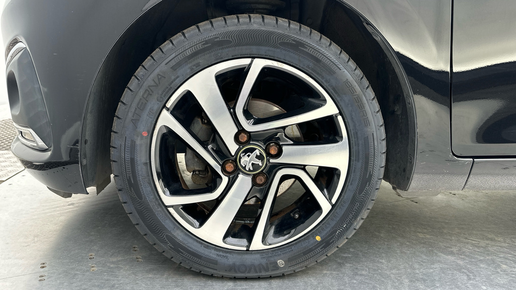 Peugeot 108 108 Active Red #15