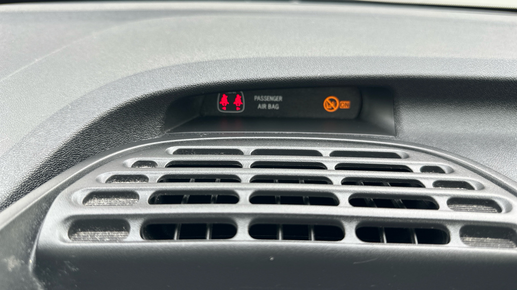 Peugeot 108 108 Active Red #69