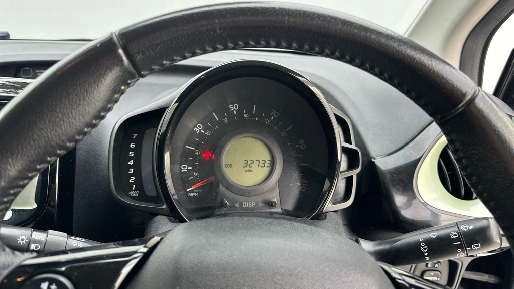 Peugeot 108 108 Active Red #10