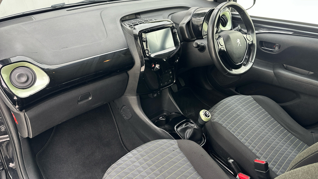 Peugeot 108 108 Active Red #7