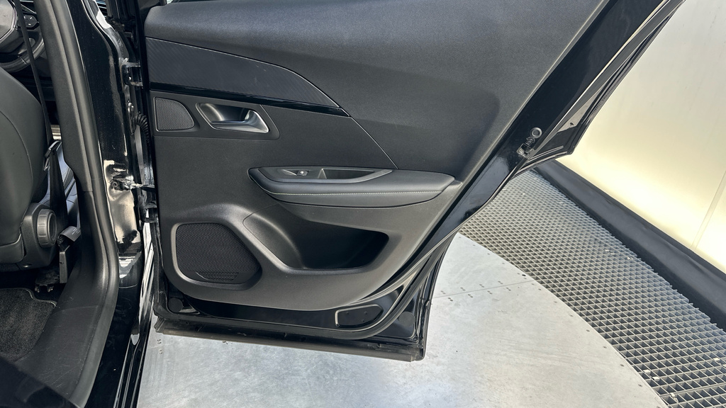 Peugeot e-2008 50Kwh Gt Grey #57