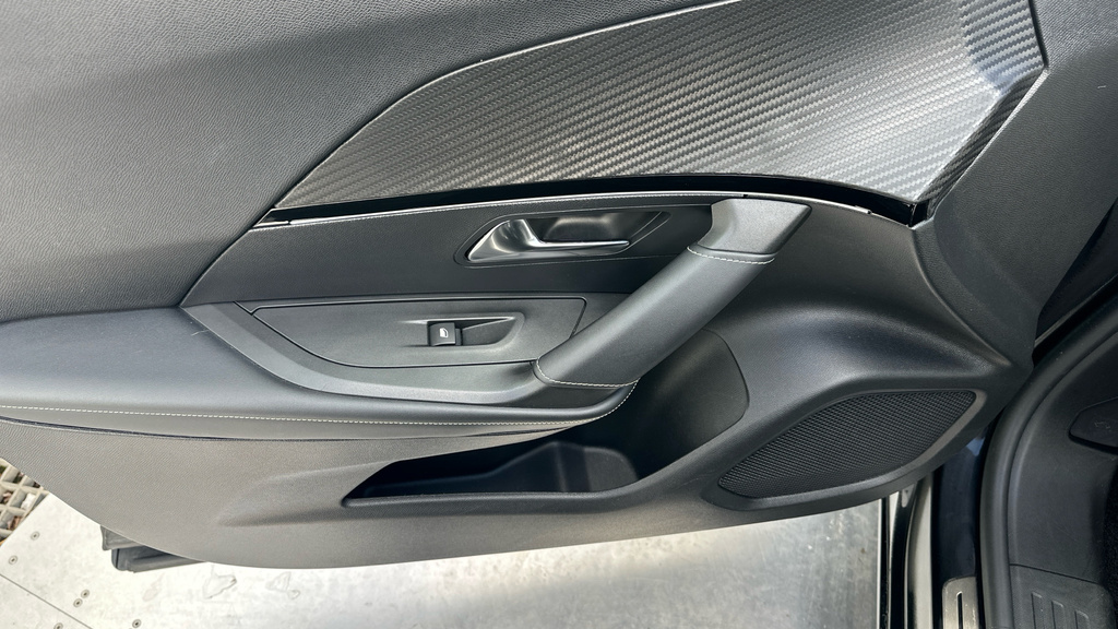 Peugeot e-2008 50Kwh Gt Grey #30