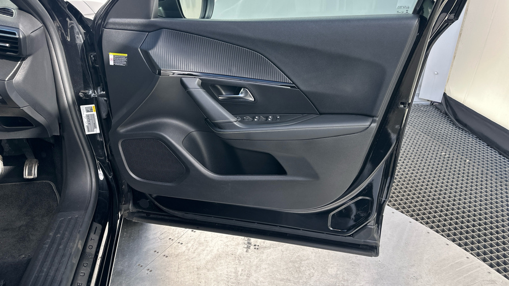 Peugeot e-2008 50Kwh Gt Grey #64