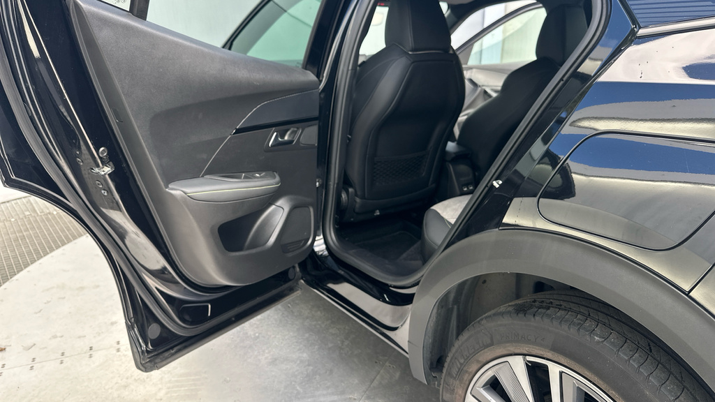 Peugeot e-2008 50Kwh Gt Grey #35