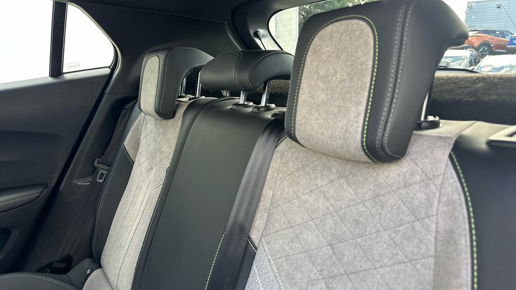 Peugeot e-2008 50Kwh Gt Grey #39